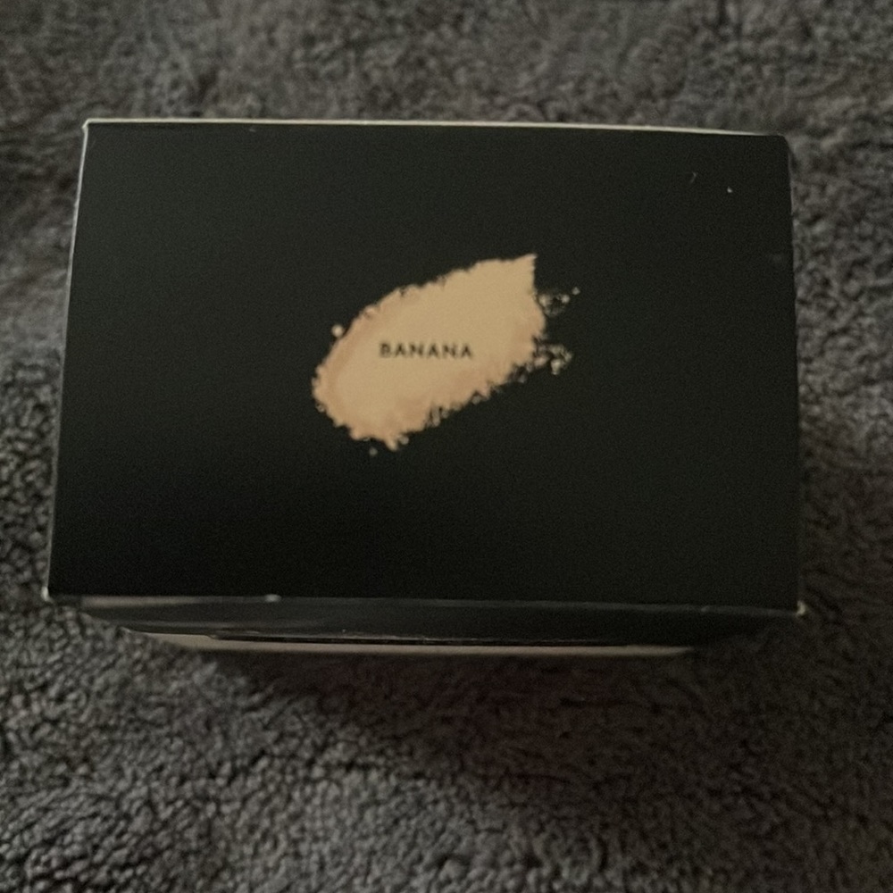 Fenty Banana Mini Pro Filt’r Instant Retouch Setting Powder - Picture 3 of 5